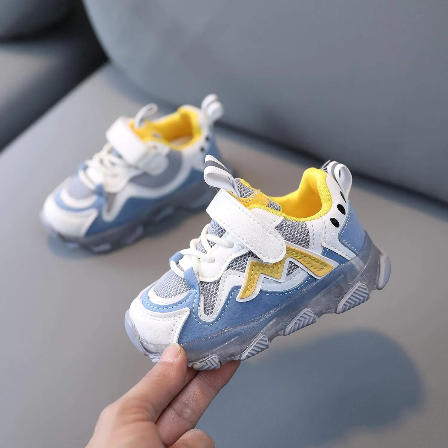 LED Shoes Kids Luminous Sneakers Sport Leisure Soft Shoes Toddler Girls Boys Non Slip Breathable Lightweight Trainers